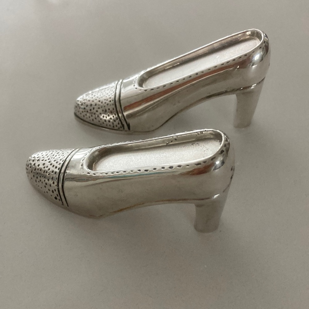 Goodinger silver plate “high heel shoe” salt & pepper shakers.  Collectible.